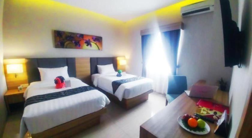 Orchardz Hotel Gajah Mada Pontianak Exterior photo
