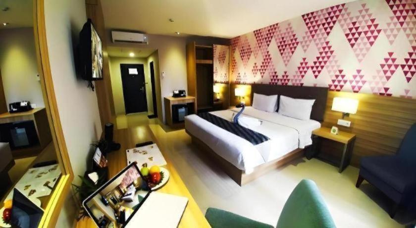 Orchardz Hotel Gajah Mada Pontianak Exterior photo