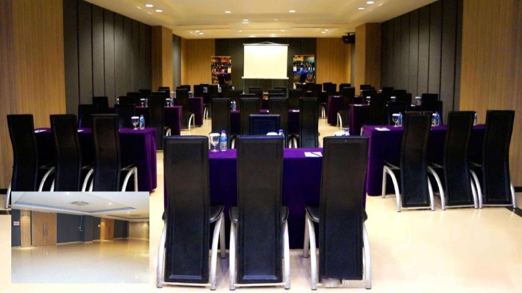 Orchardz Hotel Gajah Mada Pontianak Exterior photo