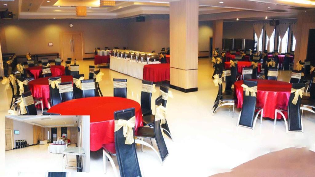 Orchardz Hotel Gajah Mada Pontianak Exterior photo