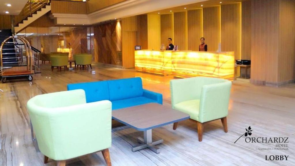 Orchardz Hotel Gajah Mada Pontianak Exterior photo