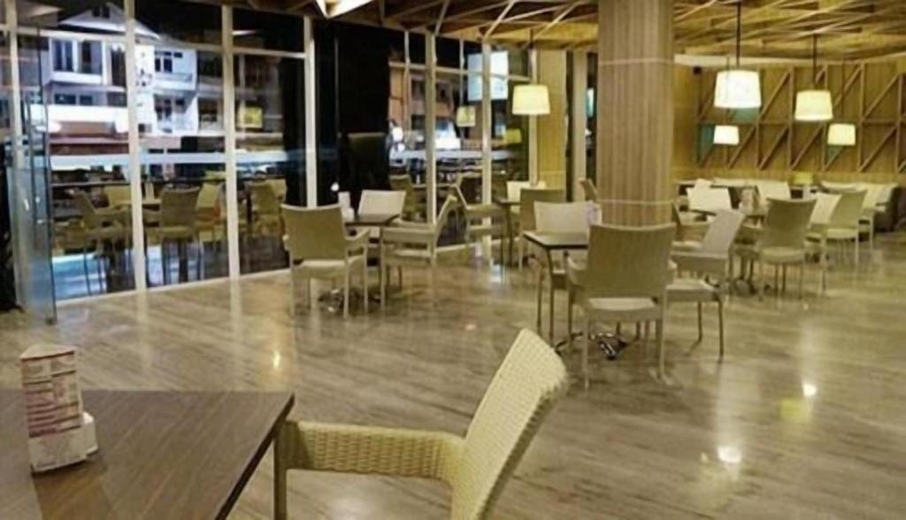 Orchardz Hotel Gajah Mada Pontianak Exterior photo